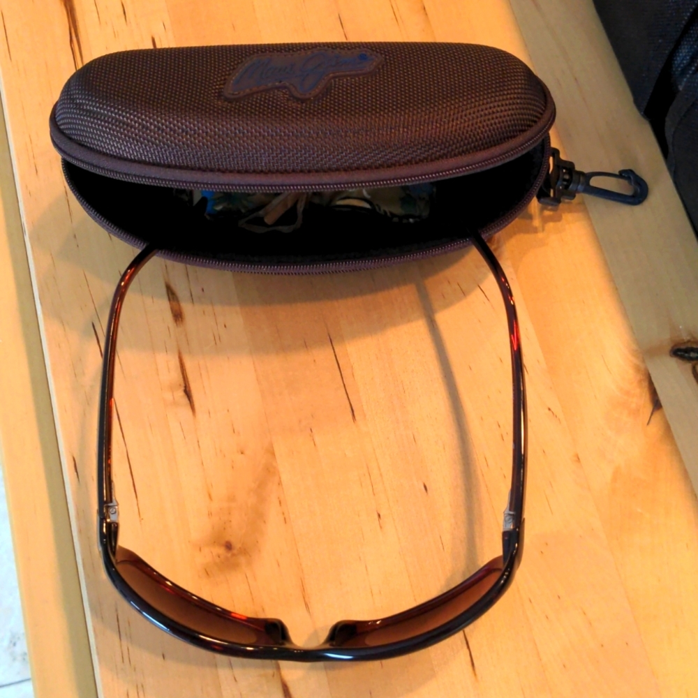 Maui Jim Lagoon Sunglasses with Case and Cover